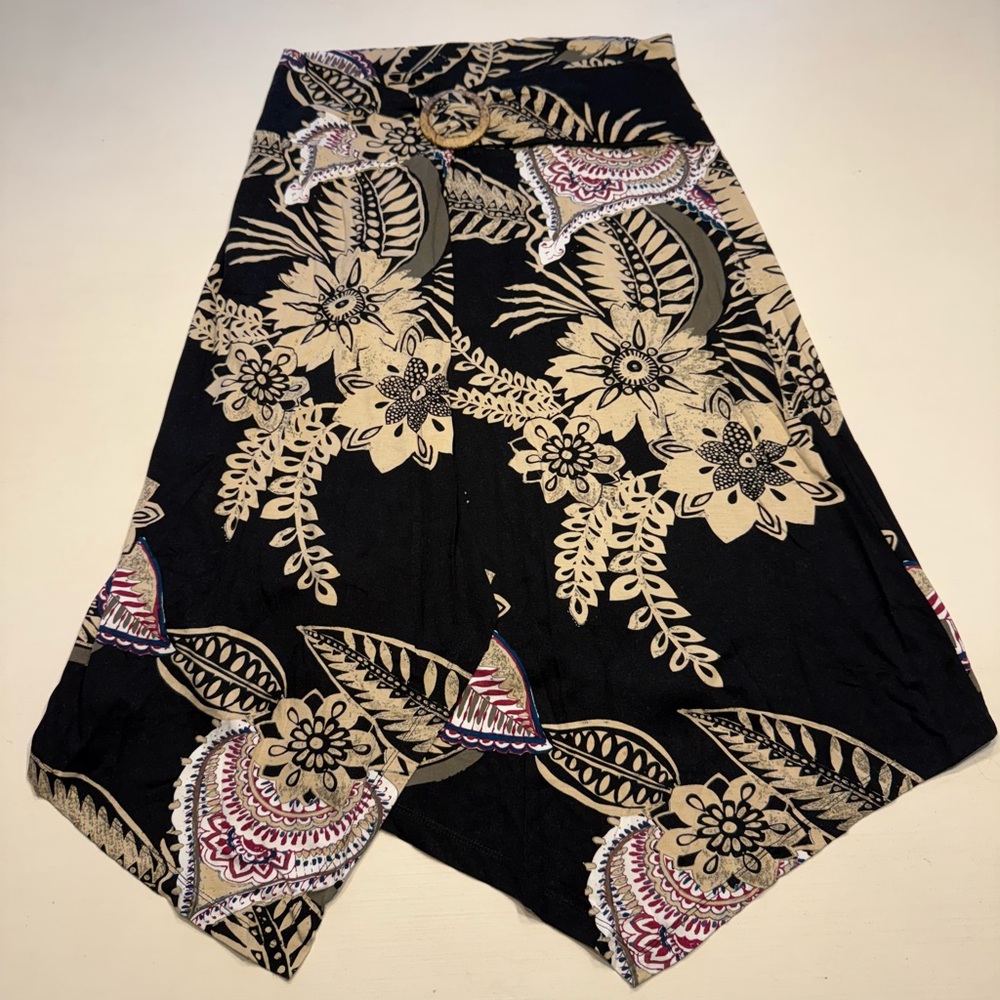 Bandolino Black and Tan Leaf Print Skirt
